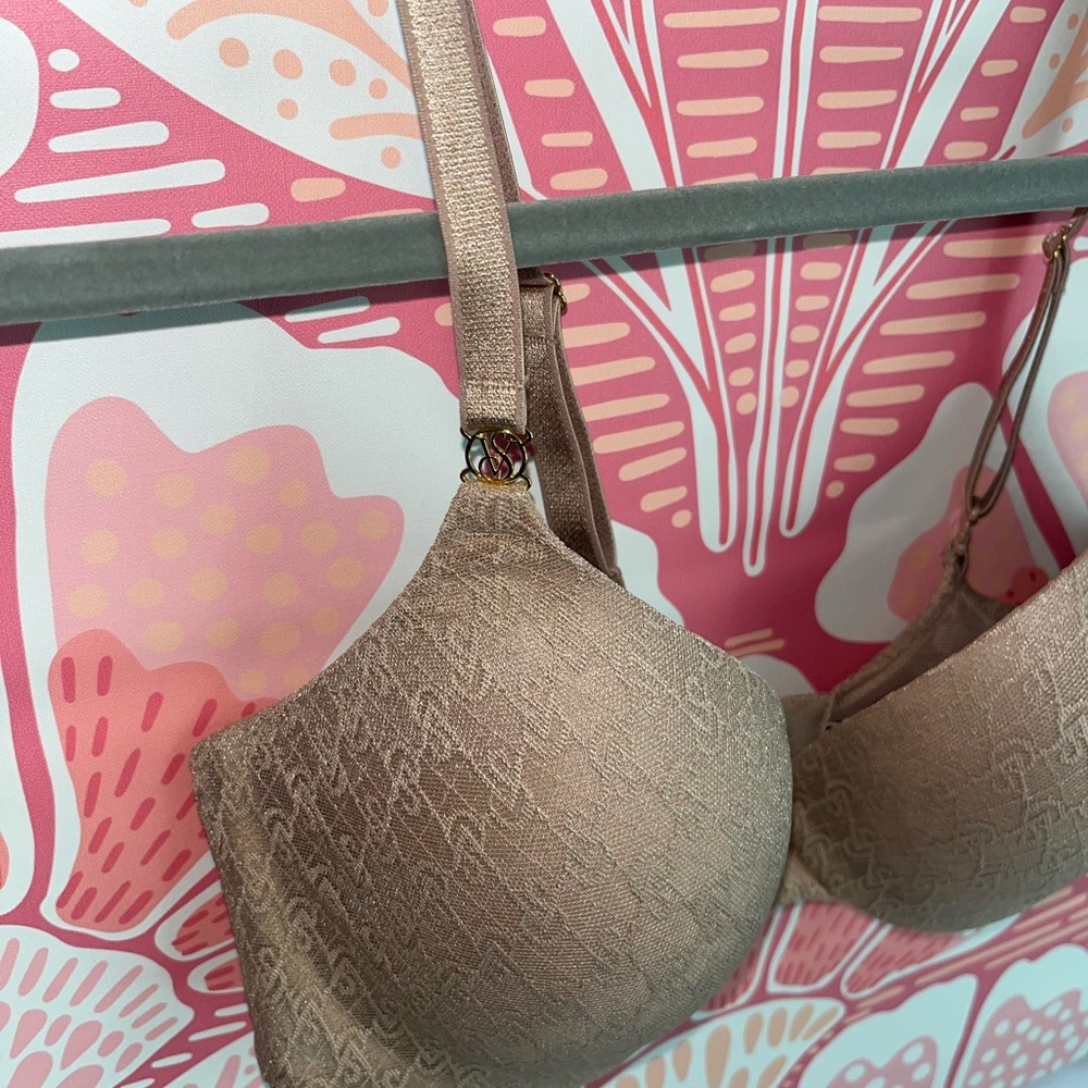 VS Icon Push Up Demi Bra - Picture 4 of 13